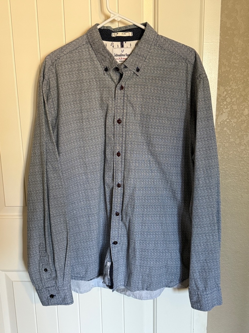 Men's International Report Button-Down Dress Shirt - Blue Pattern